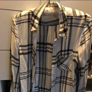 Long Sleeve Black and White Flannel Soft
